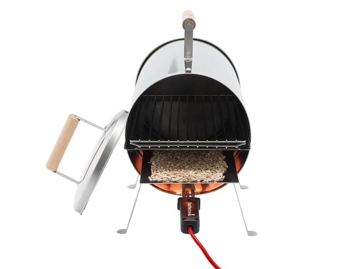 Barbecook, affumicatore elettrico compatto, funzionante sia a caldo che a freddo; molto facile da usare e adatto a qualsiasi cibo; un salmone esce ben affumicato in meno di 40 minuti. Una maniglia consente di trasportarlo agevolmente